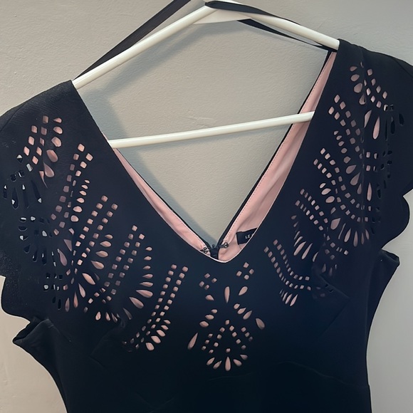 Ladies dress - Picture 2 of 7